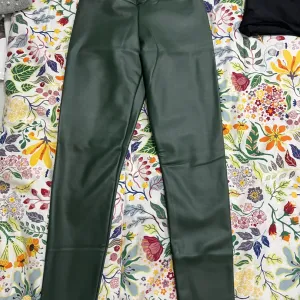 Calzedonia kožne helanke