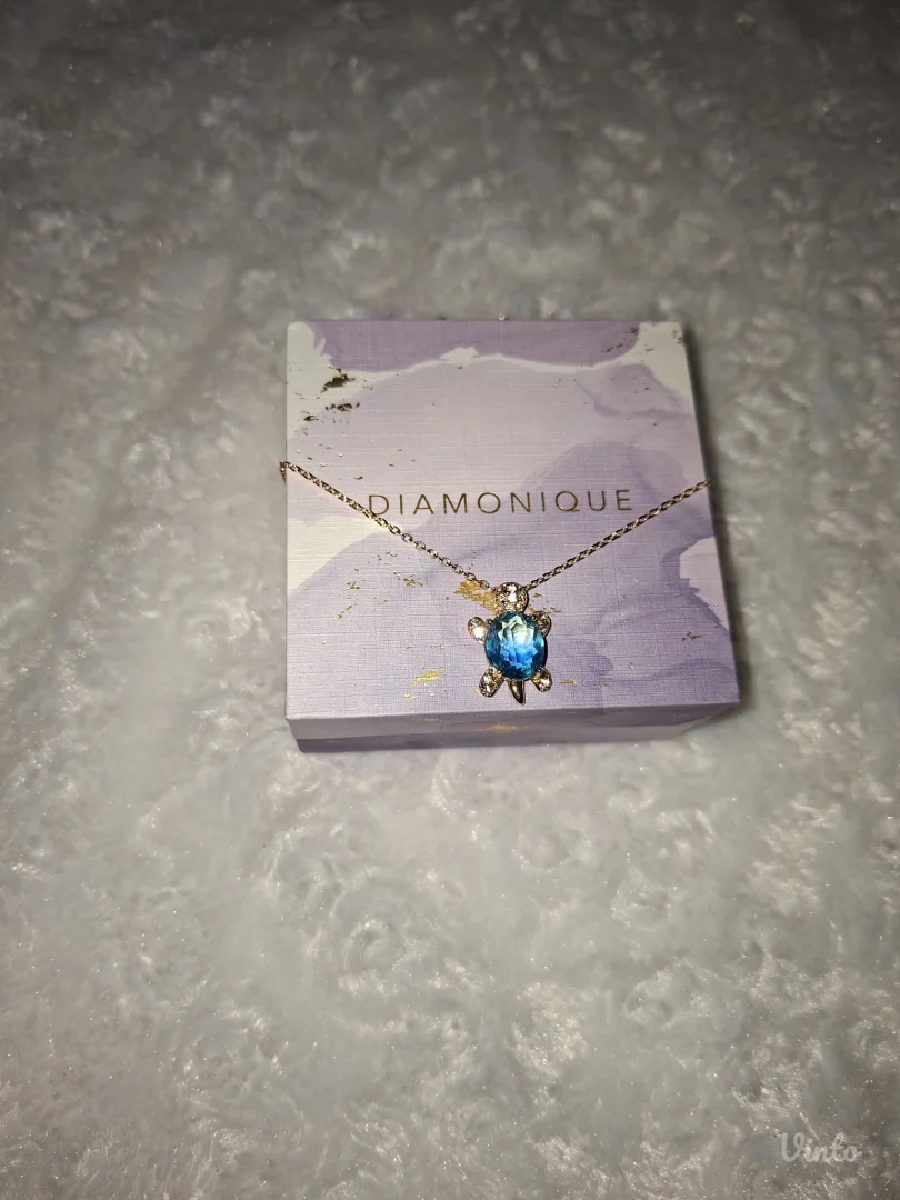 Nova ogrlica u kutiji