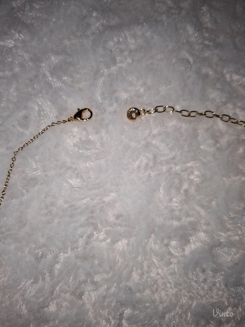 Nova ogrlica u kutiji