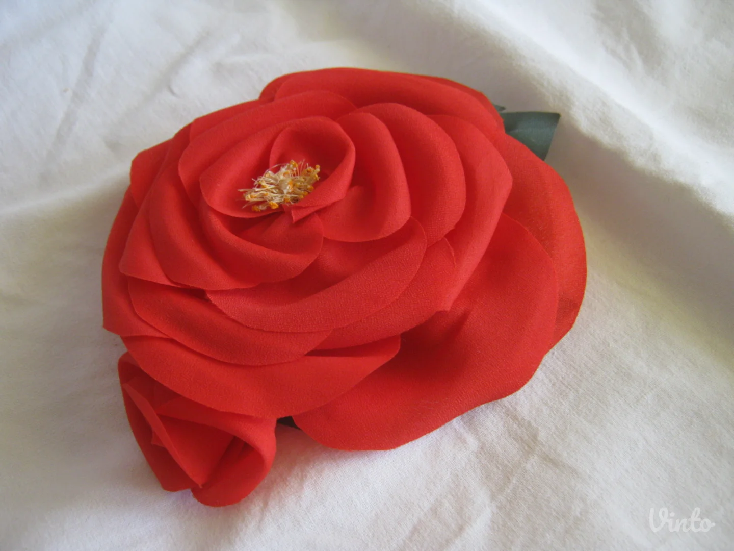 Trendi ukras za rever, haljinu