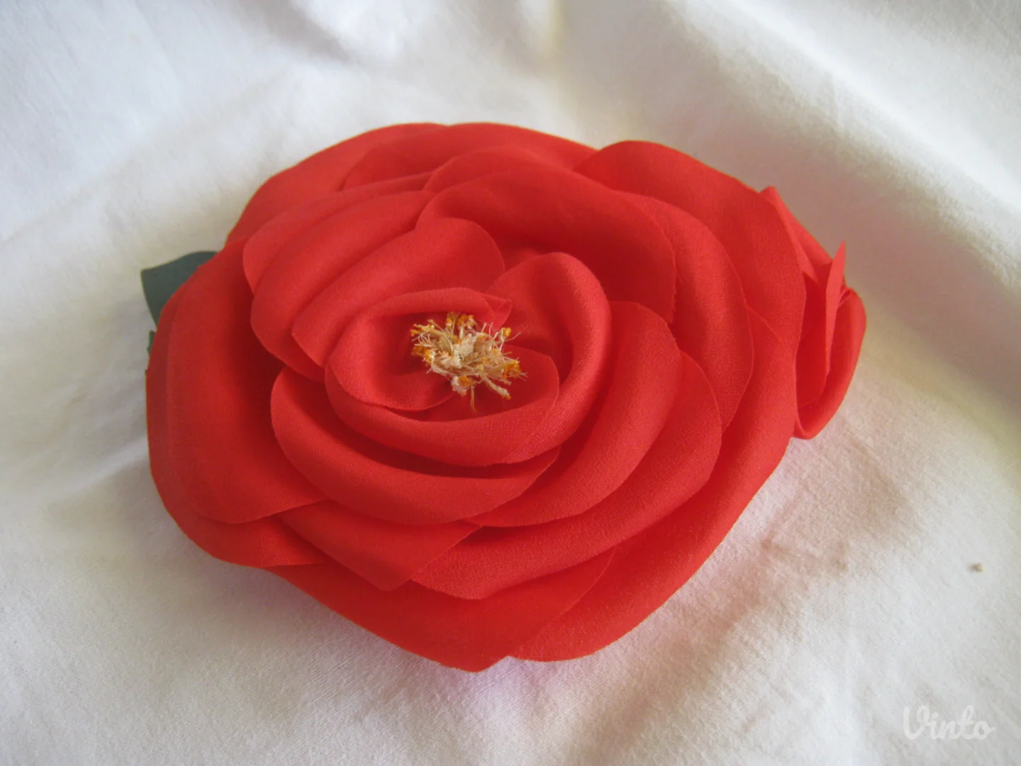 Trendi ukras za rever, haljinu