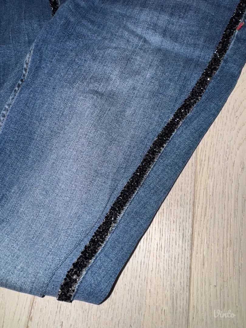 Zara farmerke sa sljokicama