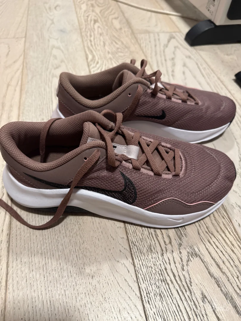 Nike zenske patike 39