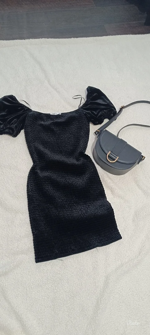 Crna,kratka haljinica