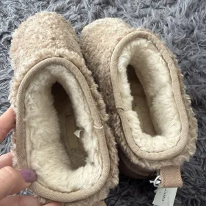 Čizmice nove sa krznom