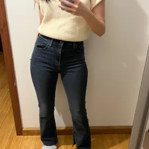 Levis 725 bootcut duboke