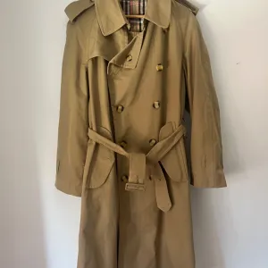 Beko Trench Mantil Burberry print postava