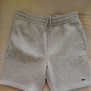 Original Lacoste šorc