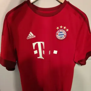 Original dres Bayern Minhena iz sezone 15/16