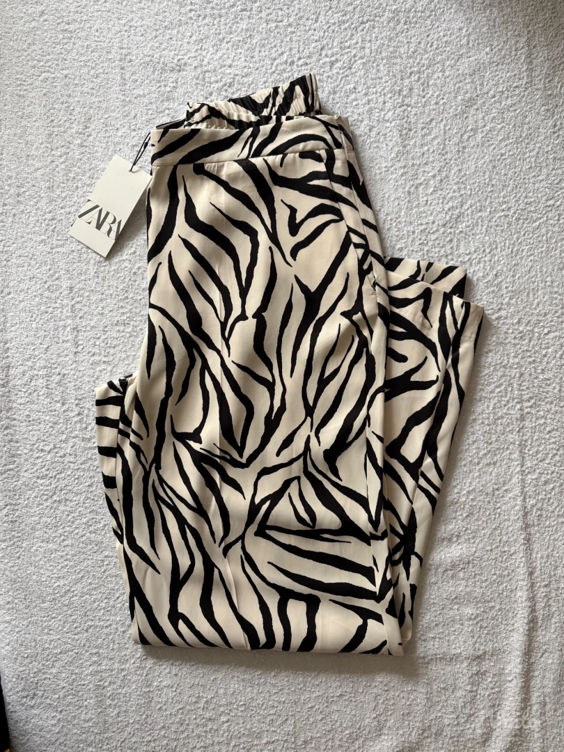 NOVO! Zara pantalone
