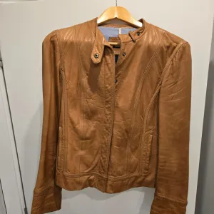 Massimo Dutti kozna jakna