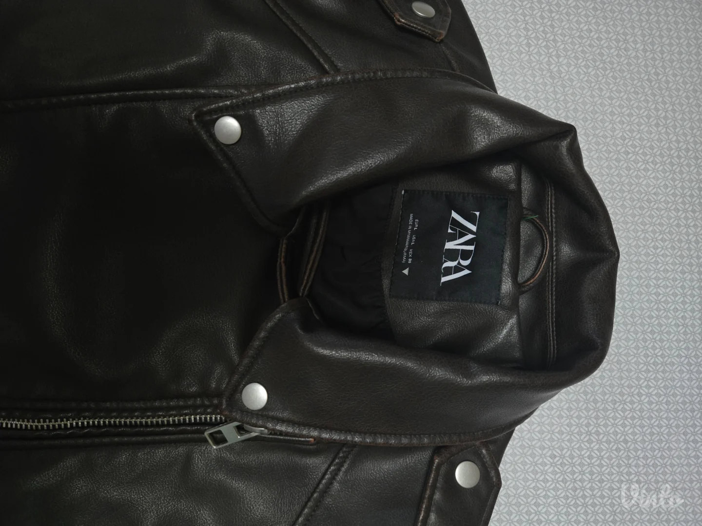 Zara ženska jakna od imitacije kože