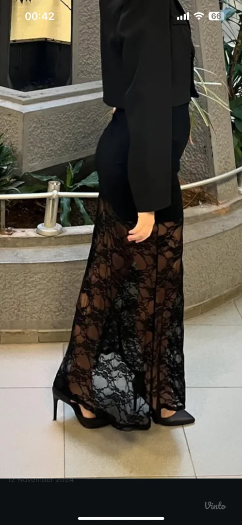 Crna suknja sa čipkom