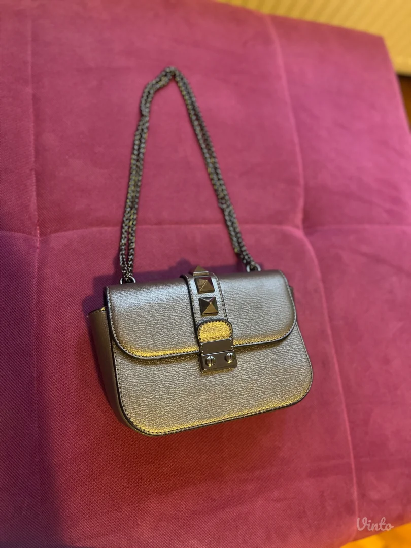 Metalik siva torbica