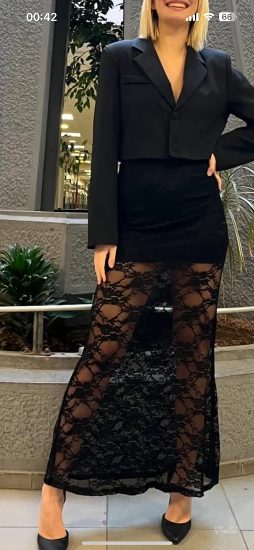 Crna suknja sa čipkom