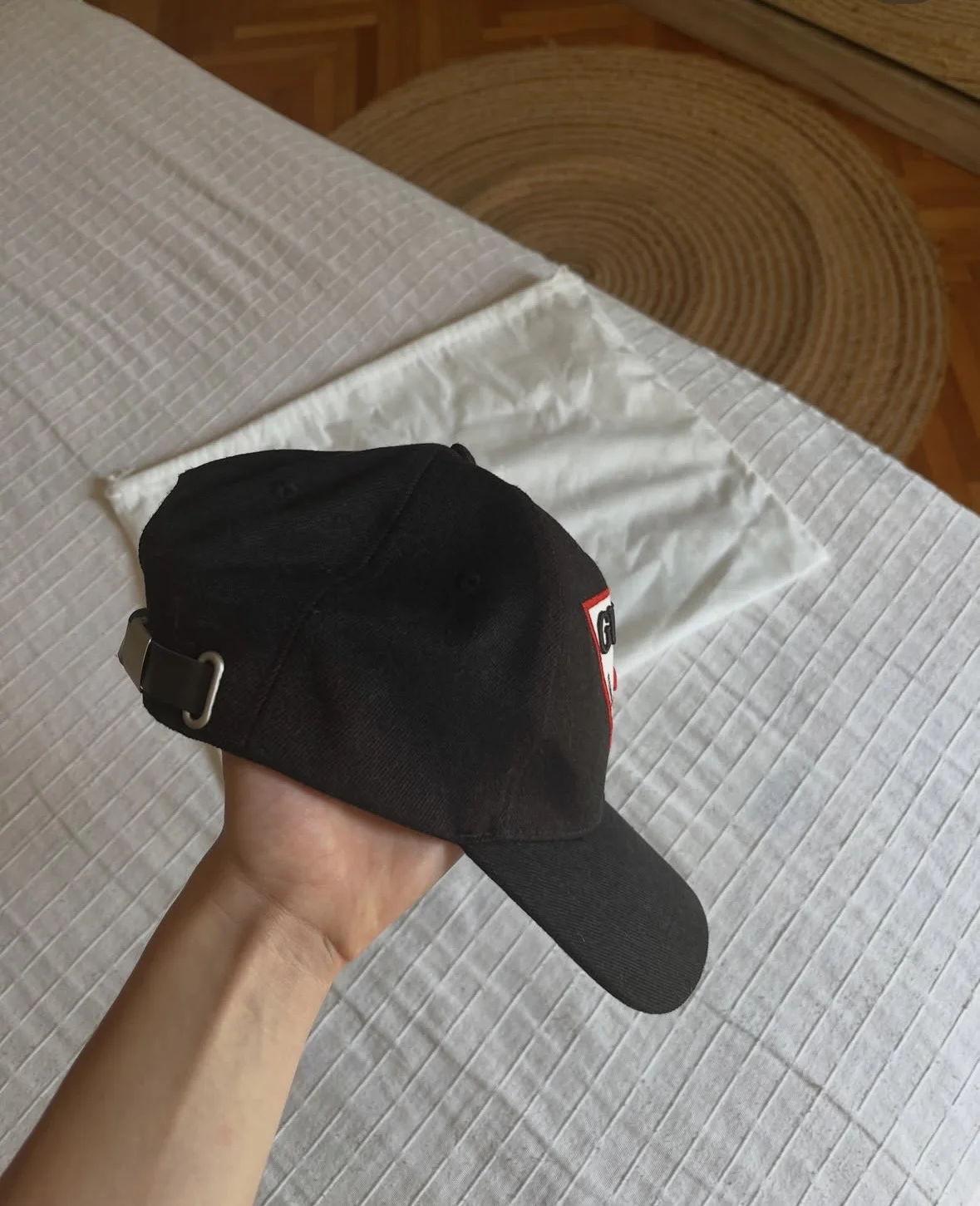 Guess kačket