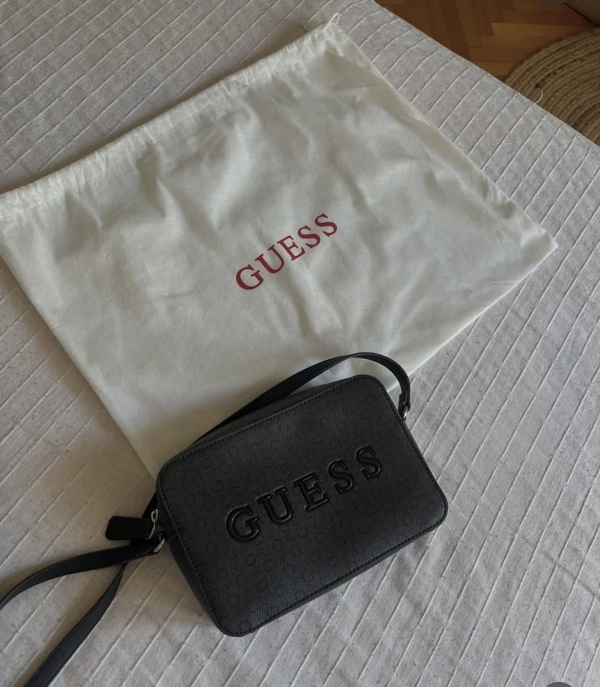 Guess torbica