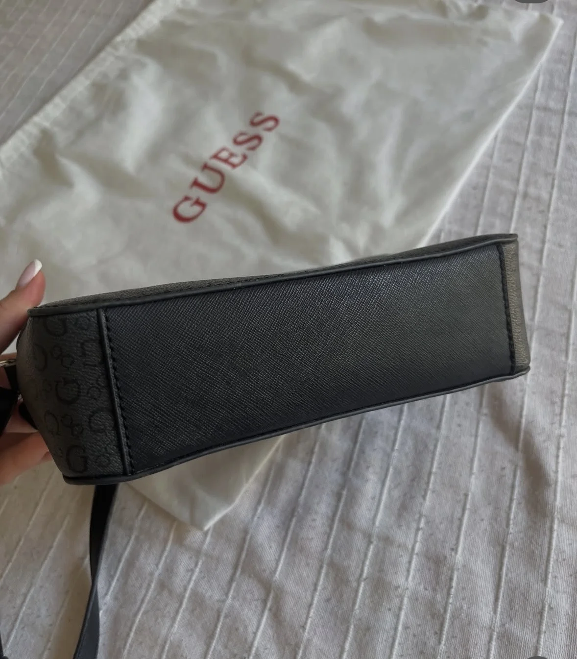 Guess torbica