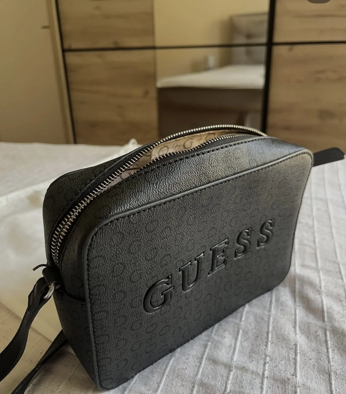 Guess torbica