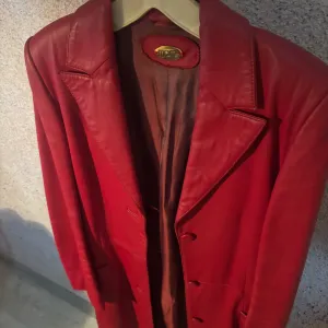 Mona vintage kozni mantil