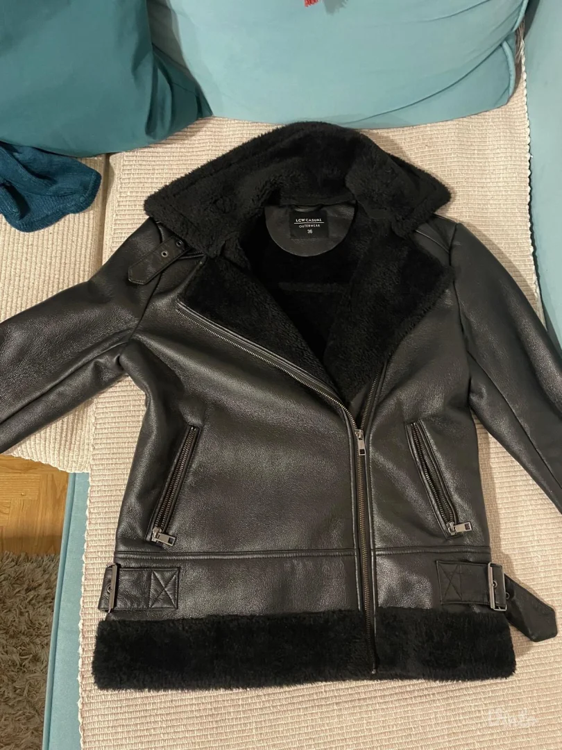 Lcw crna zimska jakna