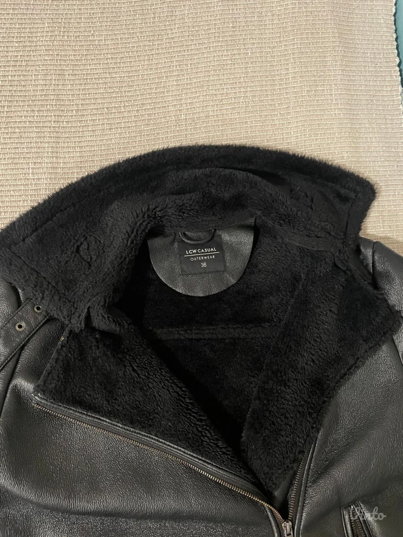 Lcw crna zimska jakna