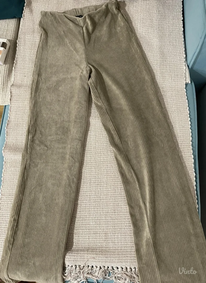 Zeleni plisani komplet