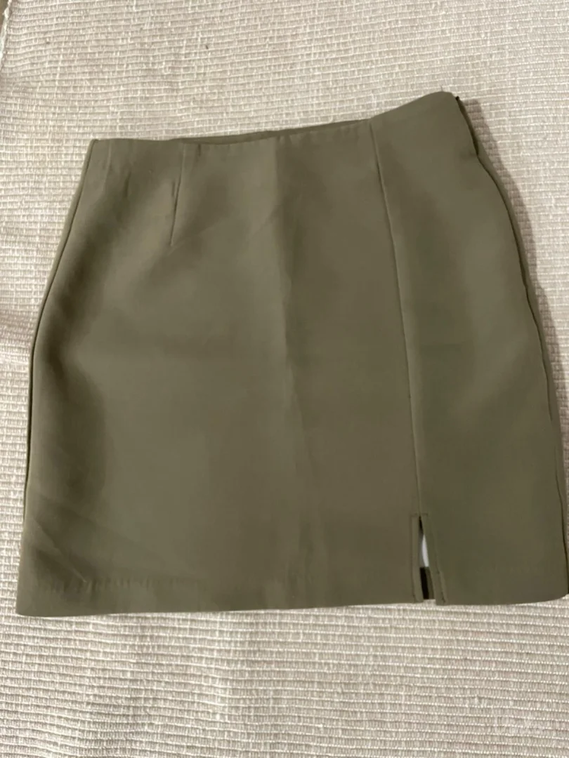 Lcw suknja sa etiketom