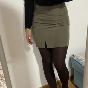 Lcw suknja sa etiketom