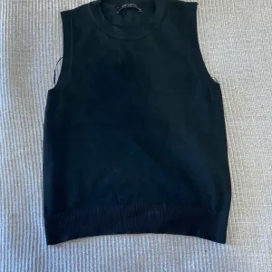 Crni prsluk- Waikiki