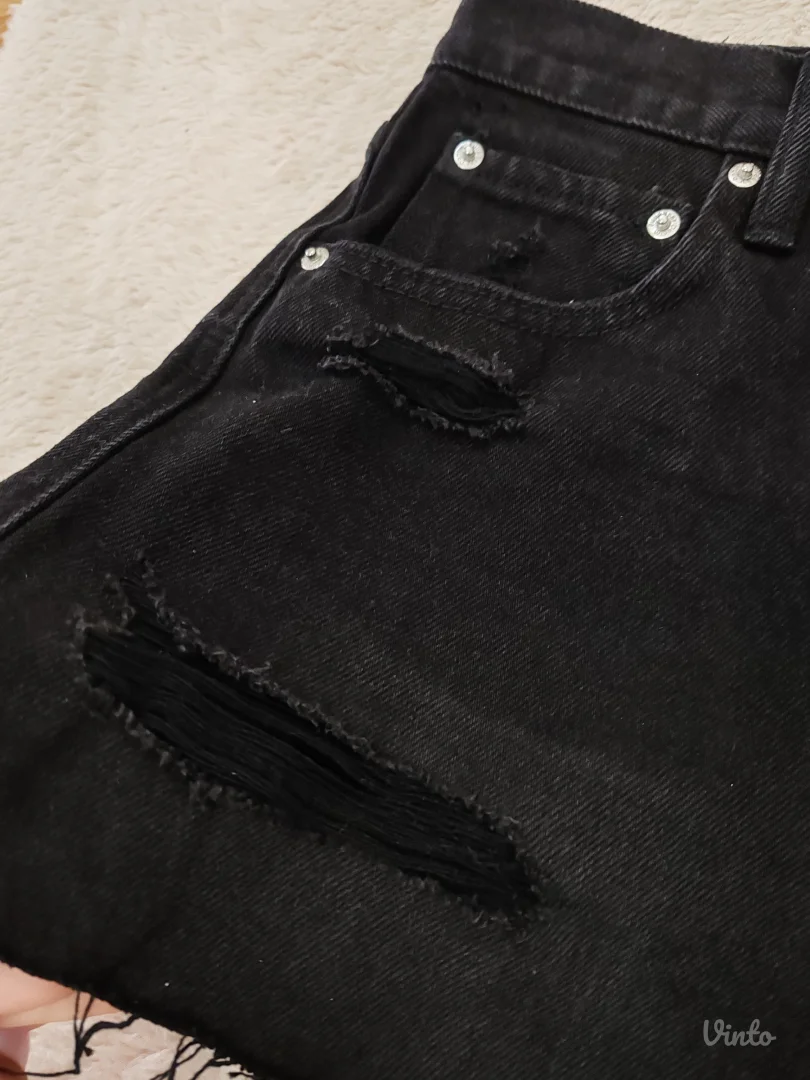 Novi sorts sa etiketom S/M