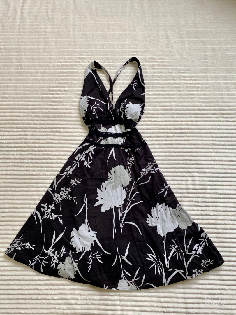 Crna haljina sa korpama