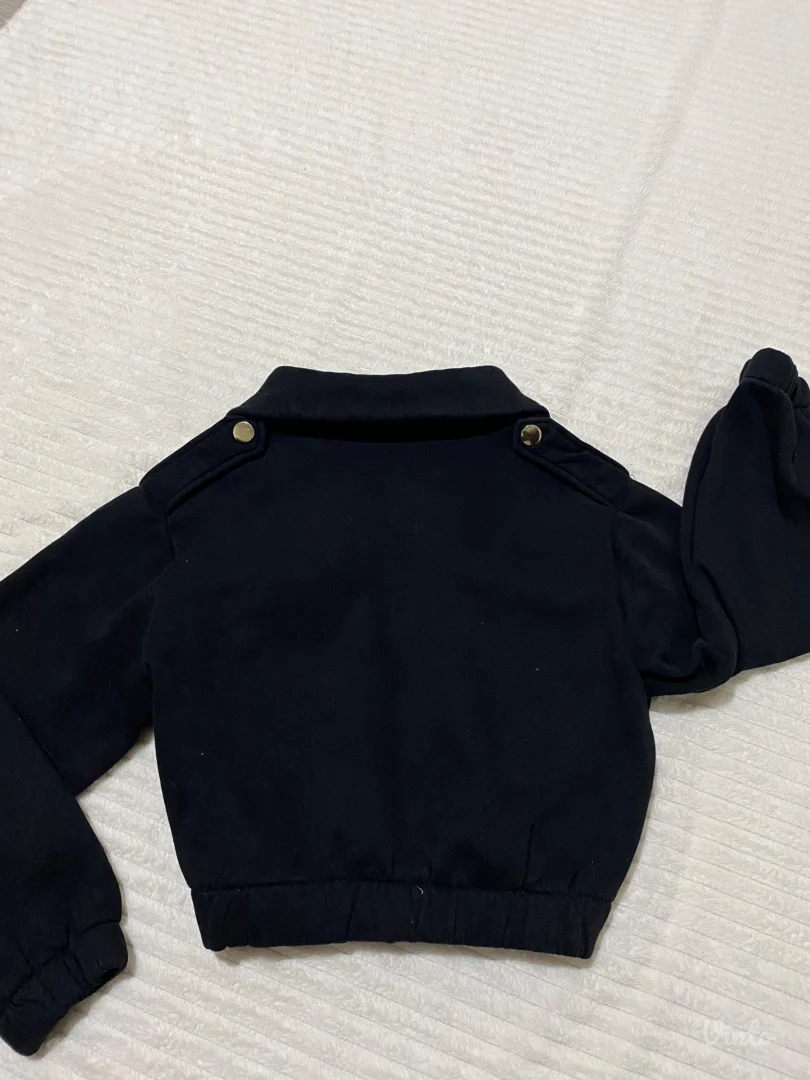 Crna ženska kratka jaknica