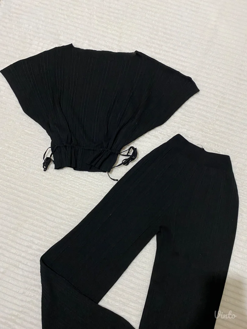 Crni komplet siroke pantalone