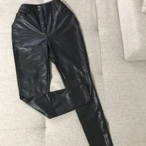 FB SISTER eko kozne pantalone