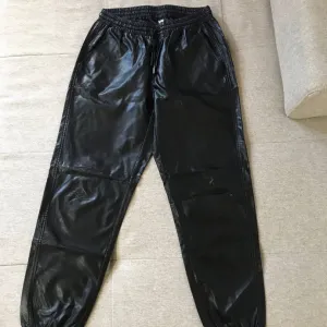ZARA eko kozne pantalone