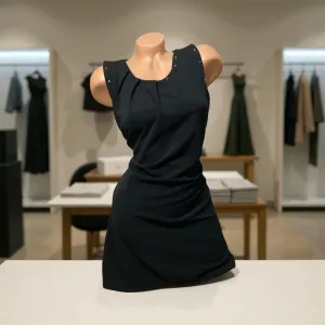 Crna haljinica sa nitnama