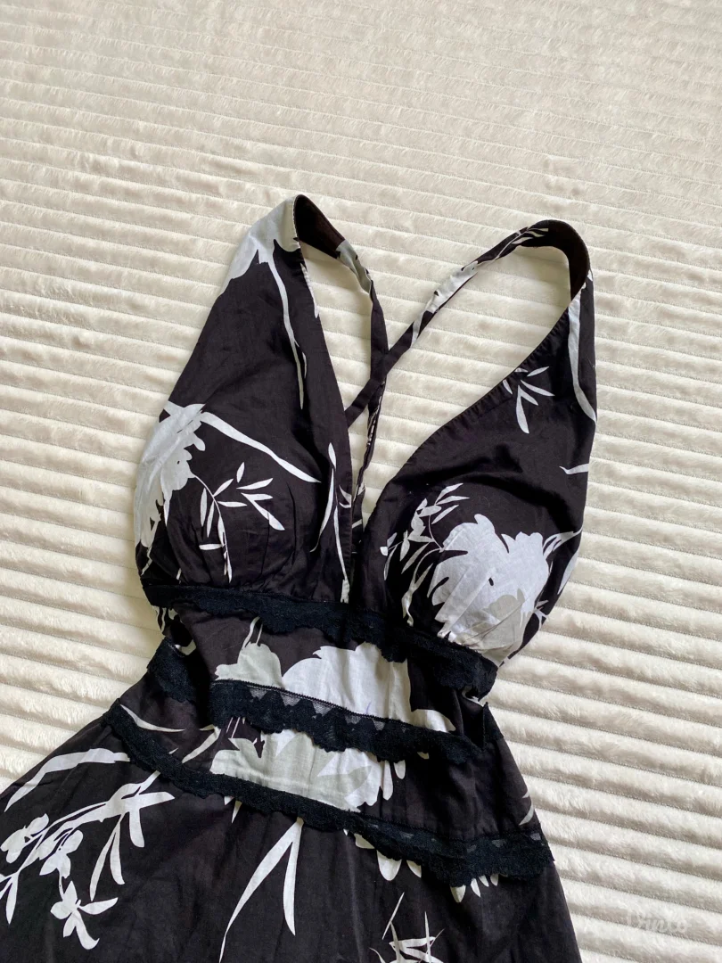 Crna haljina sa korpama