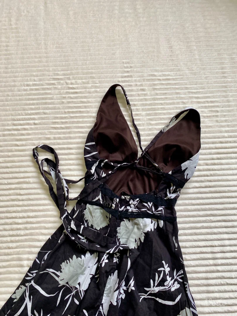 Crna haljina sa korpama