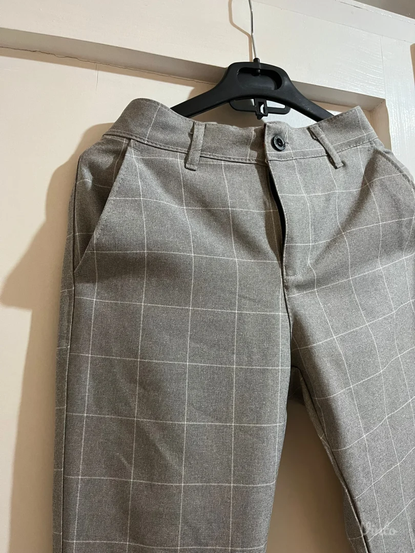 Sive pantalone 30broj