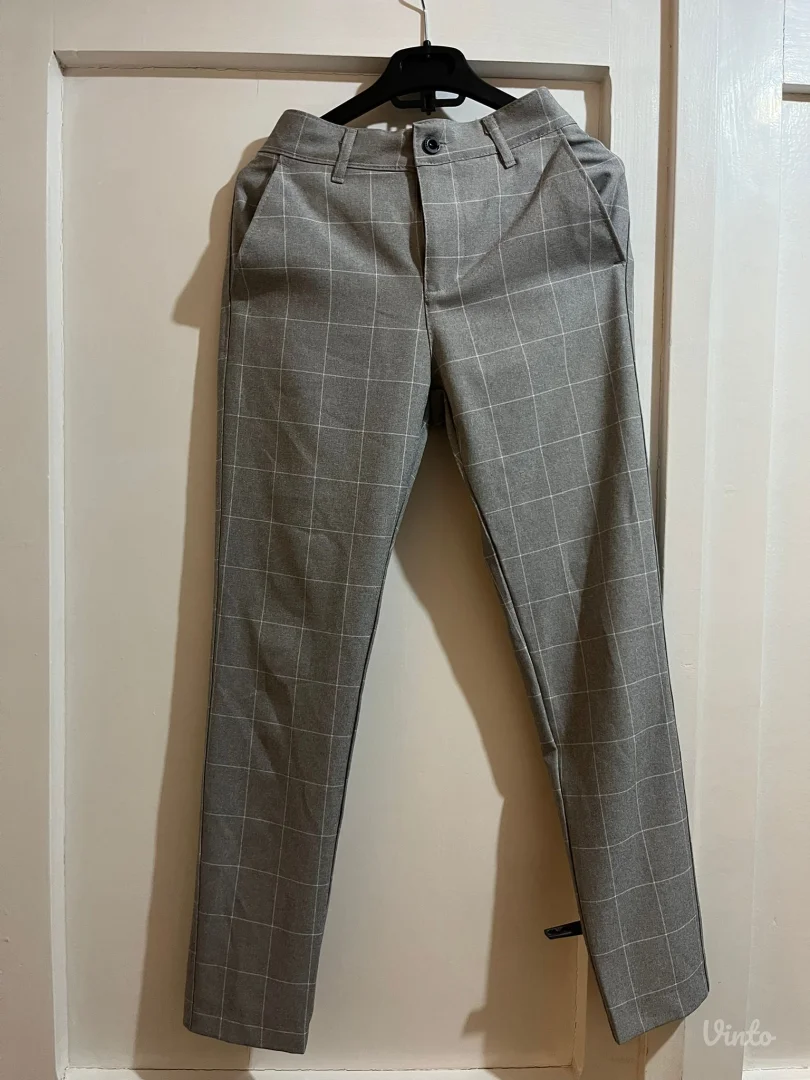 Sive pantalone 30broj