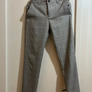 Sive pantalone 30broj