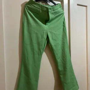 Pantalone zelene Sinsay