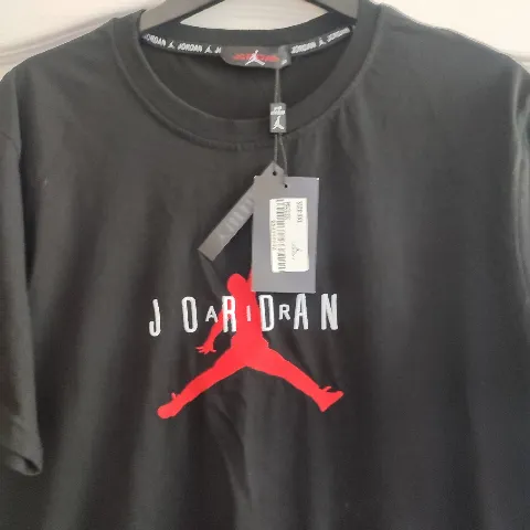 Jordan crna majica nova
