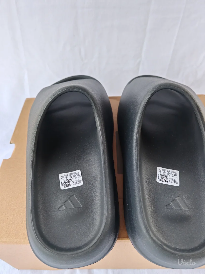 Adidas Yeezy Slide Onyx HQ6448 Papuce - 43