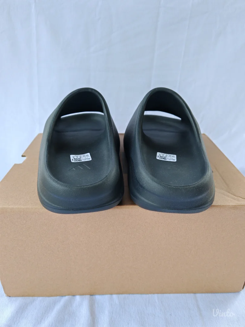 Adidas Yeezy Slide Onyx HQ6448 Papuce - 43