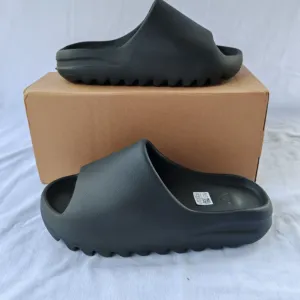 Adidas Yeezy Slide Onyx HQ6448 Papuce - 43