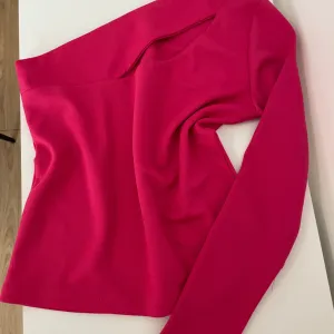 Majica na jedno rame