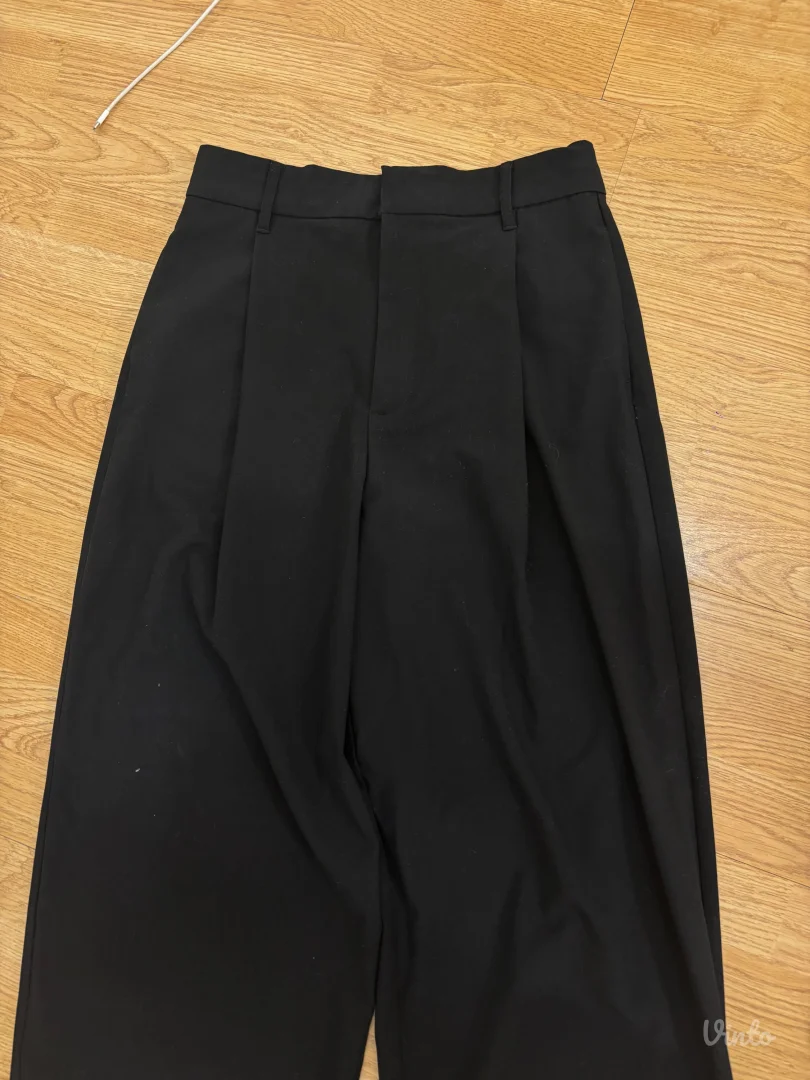 crne pantalone zara