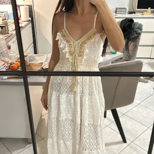 Bela prelepa haljina